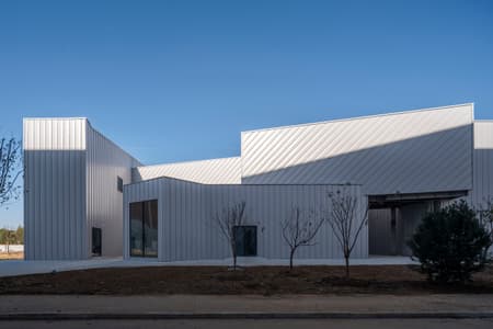 Yue & Yue: Yue Art Museum + Yue Equestrian Hall